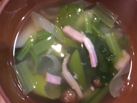 ねぎと小松菜としめじとベーコンのスープ